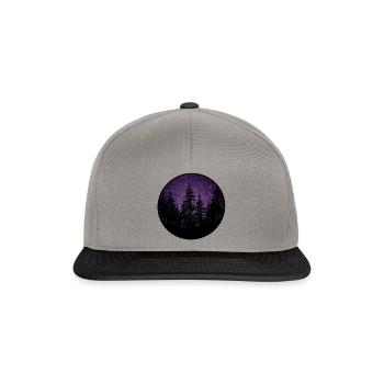 Dunkler Wald mit Lila Hintergrund - Snapback Cap - Graphit/Schwarz - Vorne