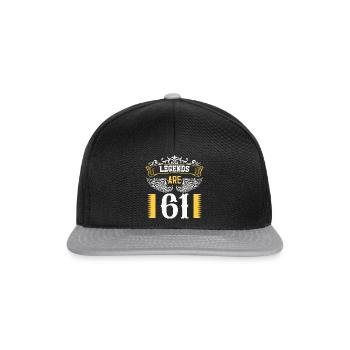 Legenden sind 61 Jahre alt, Geburtstag 61 - Snapback Cap - Schwarz/Grau - Vorne