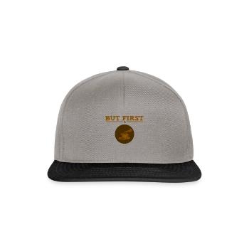 but first coffee - kaffeeliebe - kaffee - Snapback Cap - Graphit/Schwarz - Vorne