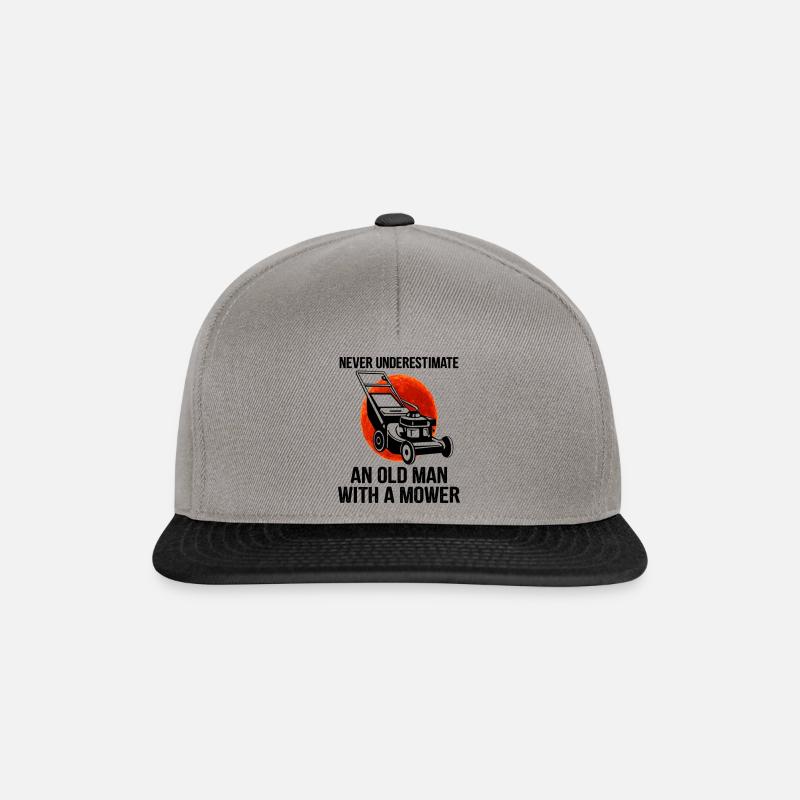 Never Underestimate An Old Man With A Mower Lawn M - Snapback Cap - graphite/black