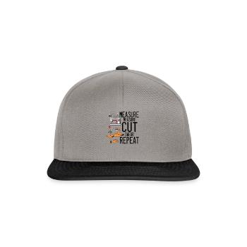 Neuheit Maß Maß Schnitt Schneiderin Schneiderei - Snapback Cap - Graphit/Schwarz - Vorne