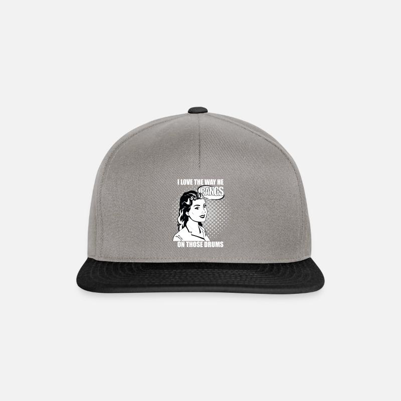 Jeg elsker den måde, han slår på de trommer - Snapback Cap - grafitgrå/sort