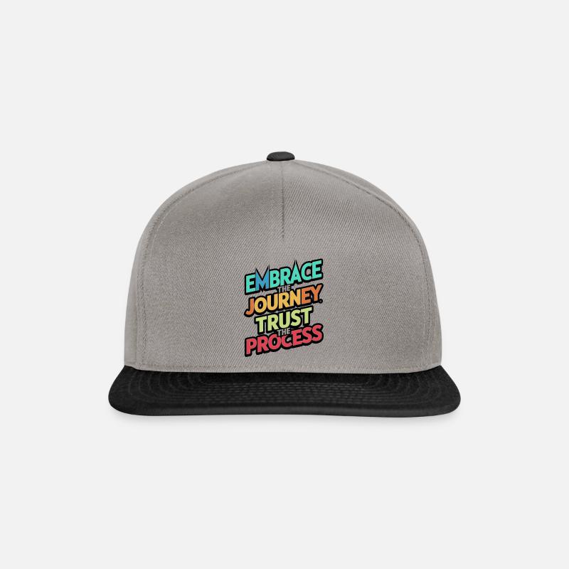 Nehmen Sie die Reise an, vertrauen Sie dem Prozess Kunstdruck - Snapback Cap - Graphit/Schwarz