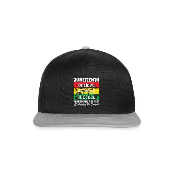 Juneteenth Is My Independence Day Black Pride - Snapback Cap - Schwarz/Grau - Vorne