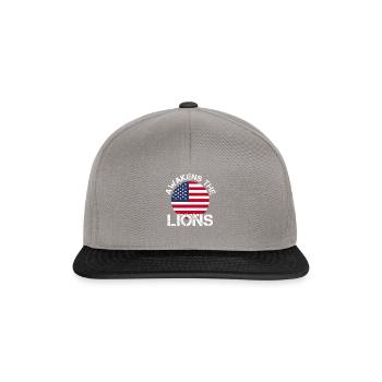 American Flag Awakens The Lion - Snapback Cap - Graphit/Schwarz - Vorne