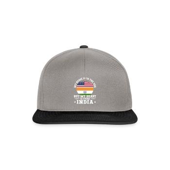 Home In USA My Heart Is In India - Snapback Cap - Graphit/Schwarz - Vorne
