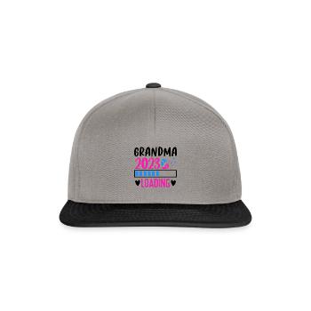 Werdende Oma, Oma loading 2023 Großmutter 2023 - Snapback Cap - Graphit/Schwarz - Vorne