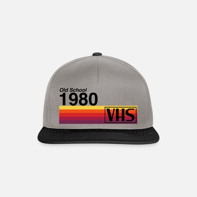 Alte Schule 1980 - VHS - Snapback Cap - Graphit/Schwarz