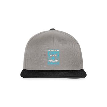 Traumkörper & Glatze Fitness - Snapback Cap - Graphit/Schwarz - Vorne