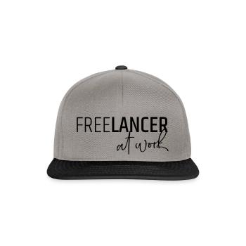 Freelancer au travail - Casquette snapback - gris graphite/noir - Devant
