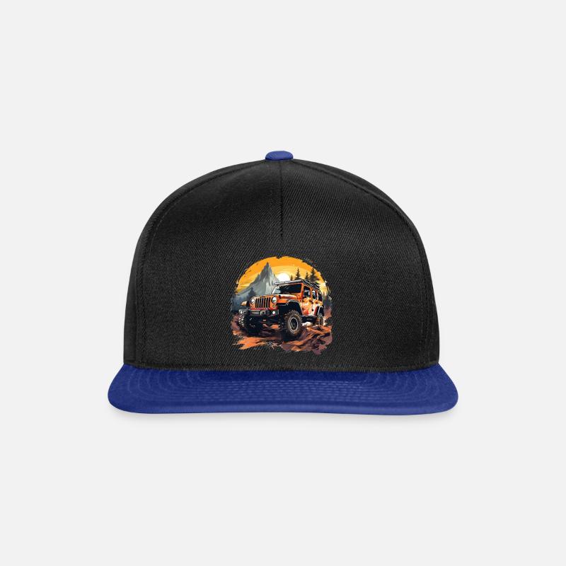 Orangefarbener Geländewagen kriecht im Wald - Snapback Cap - Schwarz/Königsblau
