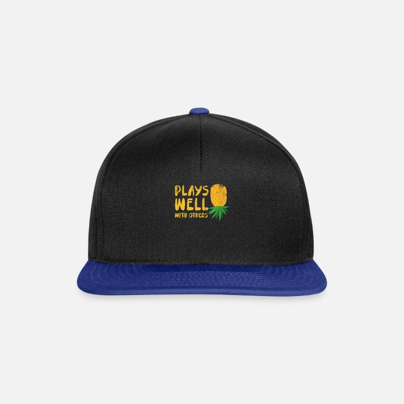 Plays well with other designs for beach lovers - Snapback Cap - black/bright royal