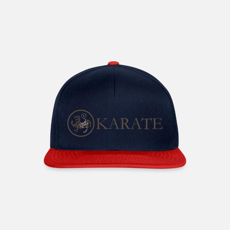 logo de Karaté Karaté - Casquette snapback - bleu marine/rouge