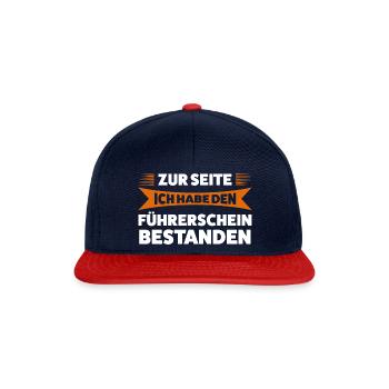 Führerschein Prüfung Fahrprüfung Geschenk - Snapback Cap - Navy/Rot - Vorne