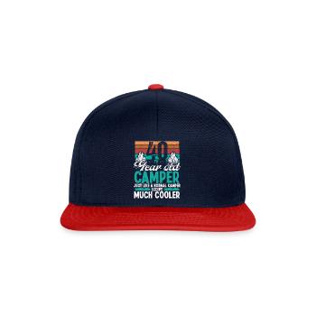 40 Year Old Camper Scouting Camping 40 Birthday - Snapback Cap - Navy/Rot - Vorne