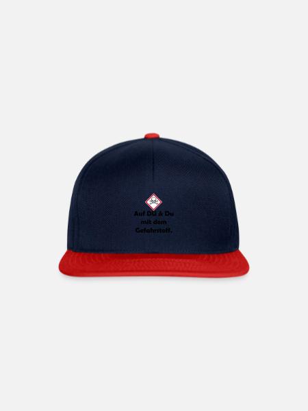 Auf Du und du mit dem Gefahrstoff (schwarz) - Snapback Cap - Navy/Rot