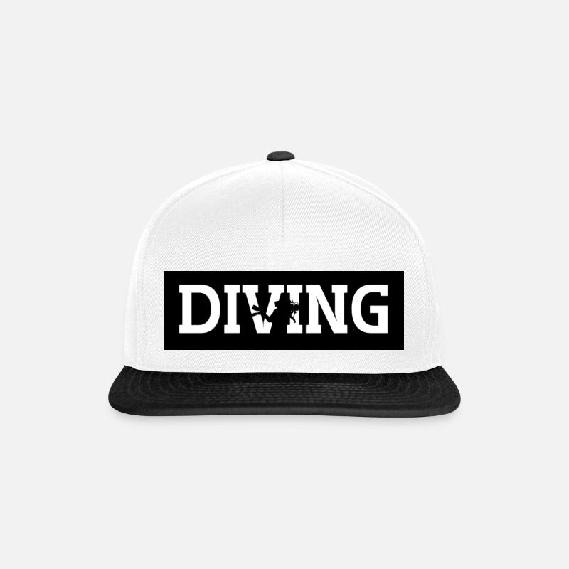 Diving with black background - Snapback Cap - Weiß/Schwarz