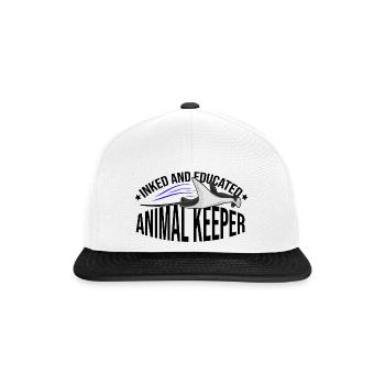 Inked And Educated Animal Keeper Animal Lover Zoo - Snapback Cap - Weiß/Schwarz - Vorne