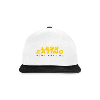 Weniger essen, mehr beten: Ramadan-Textgestaltung - Snapback Cap - Weiß/Schwarz - Vorne