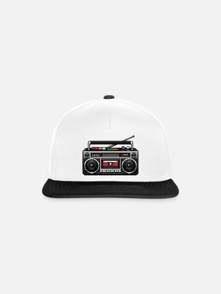 Retro Boombox Grafik - Snapback Cap - Weiß/Schwarz