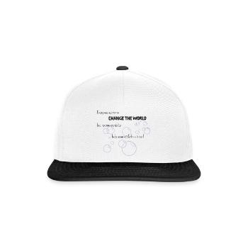 Die Welt verbessern fängt bei Mama an - Snapback Cap - Weiß/Schwarz - Vorne