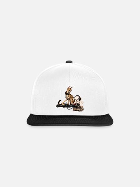 Malteser und Savannah-Katze als DJ-Duo - Snapback Cap - Weiß/Schwarz