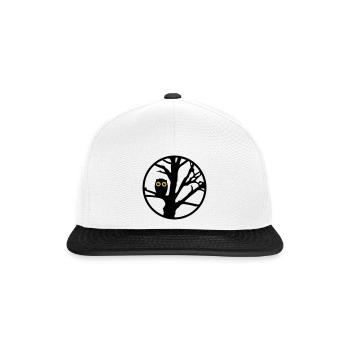 Eine Eule sitzt auf einem Baum - Snapback Cap - Weiß/Schwarz - Vorne
