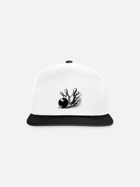 Dynamischer Bowlingkugel Wurf auf Pins - Snapback Cap - Weiß/Schwarz