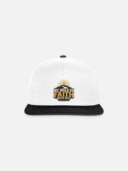 We walk by faith - Snapback Cap - Weiß/Schwarz