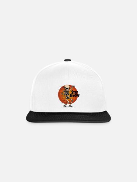 Tanzendes Skelett Stay Groovy - Snapback Cap - Weiß/Schwarz
