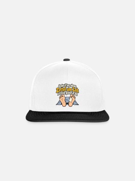 Zettel am Zeh – Schwarzer Humor - Snapback Cap - Weiß/Schwarz