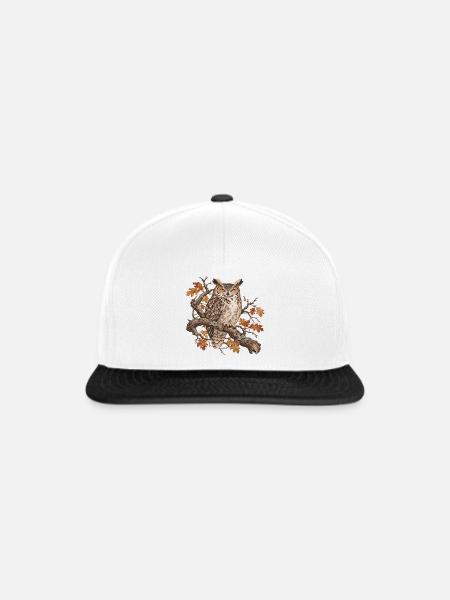 Weise Eule im Herbstzweig - Snapback Cap - Weiß/Schwarz