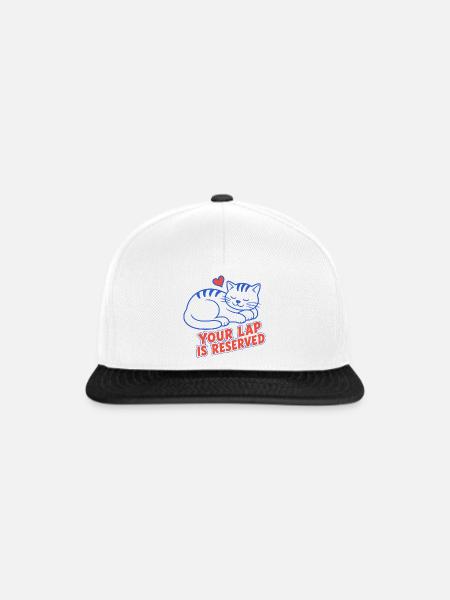 Schlafende Katze – Your Lap Is Reserved - Snapback Cap - Weiß/Schwarz