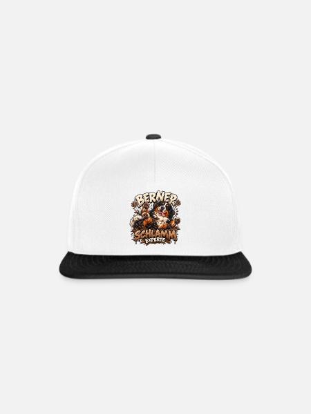Berner Sennenhund im Schlammabenteuer - Snapback Cap - Weiß/Schwarz