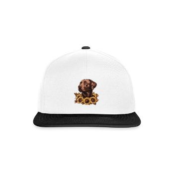 Brauner Labrador mit Sonnenblumen - Snapback Cap - Weiß/Schwarz - Vorne