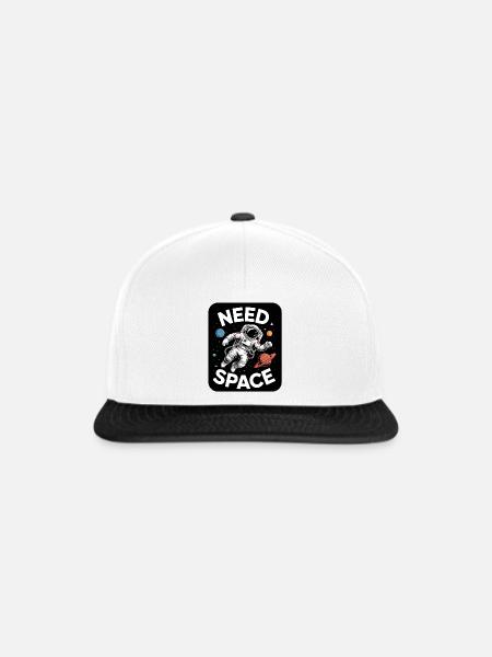 I Need Space Astronaut - Snapback Cap - Weiß/Schwarz