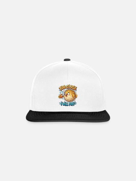 Zu nah: Pufferfisch Konflikt - Snapback Cap - Weiß/Schwarz