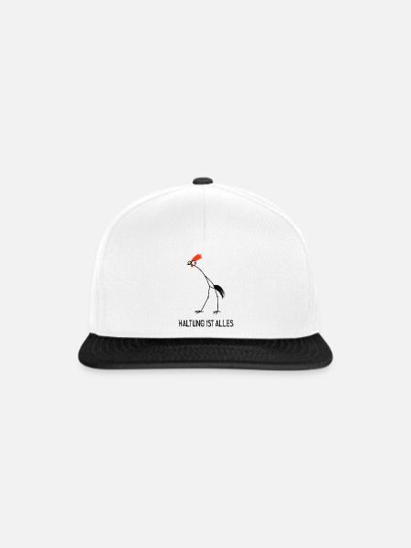 Haltung ist alles – Lustiger Hahn - Snapback Cap - Weiß/Schwarz