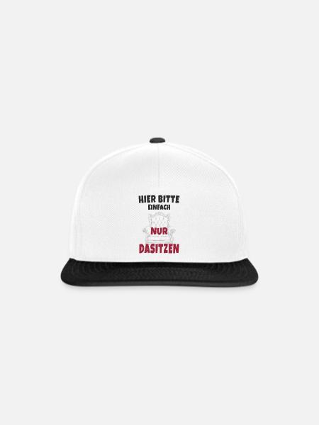 Hier bitte einfach nur dasitzen - Snapback Cap - Weiß/Schwarz