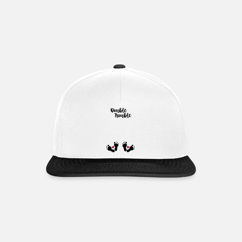 Double Trouble - Schwanger mit Zwillingen - Snapback Cap - Weiß/Schwarz