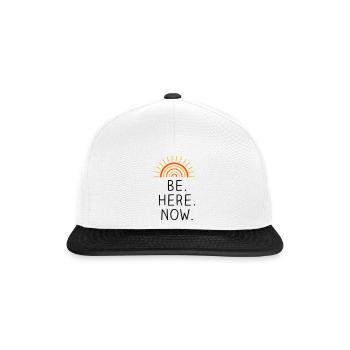 Be Here Now dreifarbig - Snapback Cap - Weiß/Schwarz - Vorne