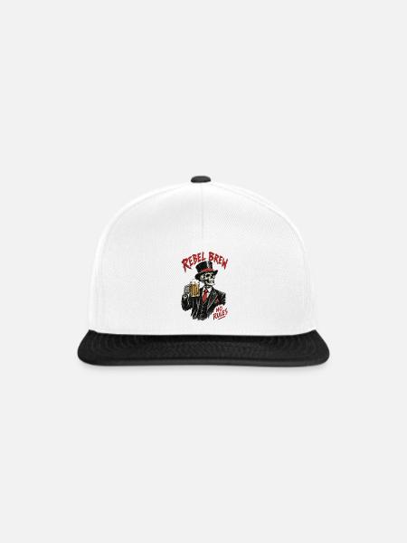 Rebel Brew Skull ohne Regeln - Snapback Cap - Weiß/Schwarz