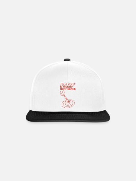 Darts – Precision Is Mostly Confidence - Snapback Cap - Weiß/Schwarz