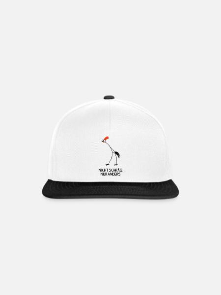 Nicht schräg – nur anders – Hahn - Snapback Cap - Weiß/Schwarz