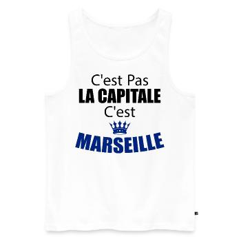 C'est Pas La Capitale C'est Marseille - Débardeur bio Premium Homme - blanc - Devant - Michal (187cm)