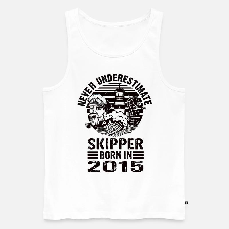 Never Underestimate Skipper born in 2015 - Männer Premium Bio Tank Top - Weiß