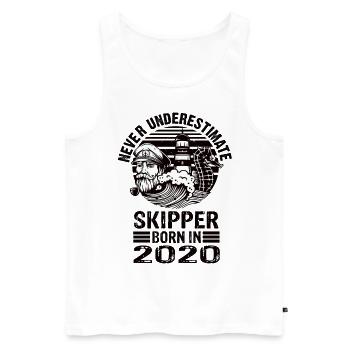 Never Underestimate Skipper born in 2020 - Männer Premium Bio Tank Top - Weiß - Vorne - Michal (187cm)
