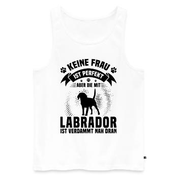 Keine Frau Ist Perfekt Aber Die Mit Labrador Ist N - Männer Premium Bio Tank Top - Weiß - Vorne - Michal (187cm)