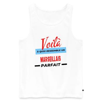 Voilà a quoi ressemble un MARSEILLAIS Humour - Débardeur bio Premium Homme - blanc - Devant - AI Model Male 178 light (178cm)