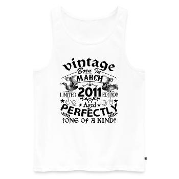 März 2011| Jahrgang 2011 | geboren im März - Männer Premium Bio Tank Top - Weiß - Vorne - Michal (187cm)